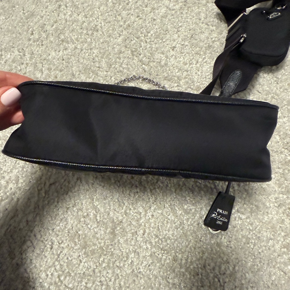 Prada Black Crossbody Bag with Textured Design - Picture 4 of 6